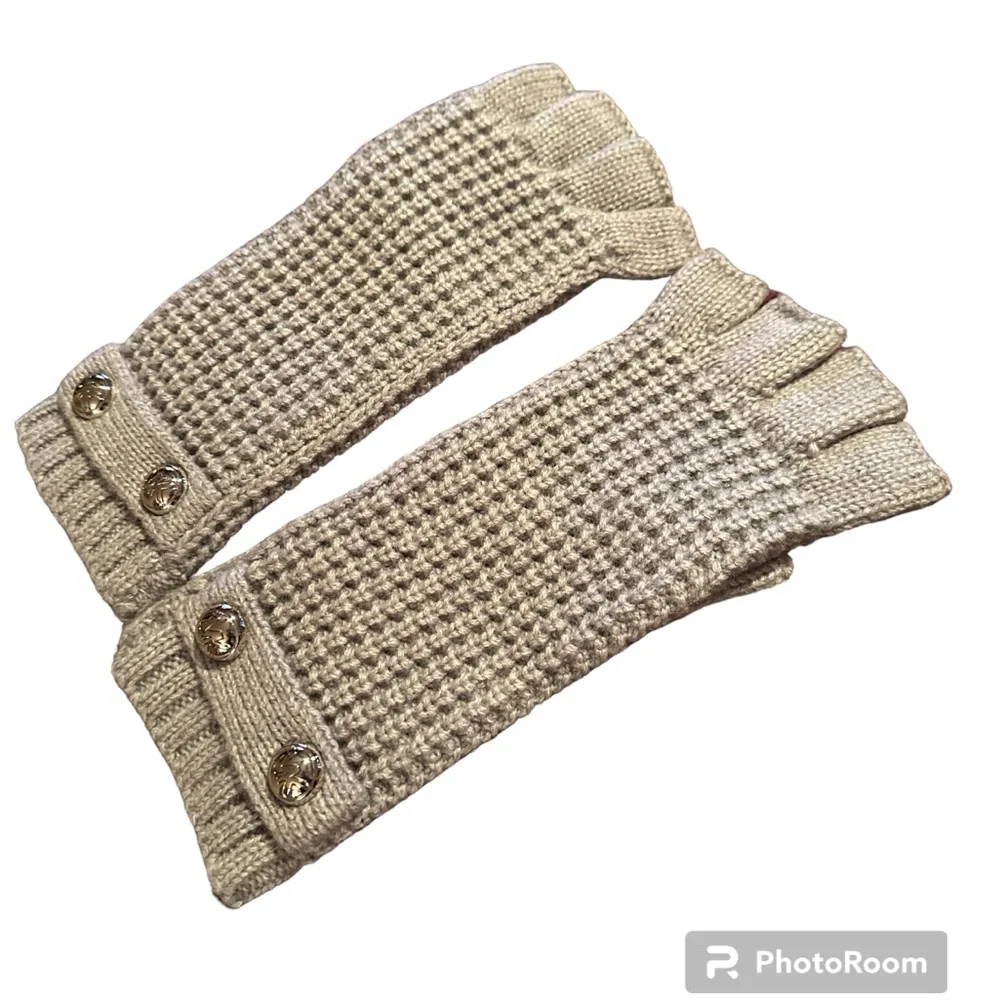 Michael Michael Kors Gray Fingerless Cable Knit Gloves NWOT